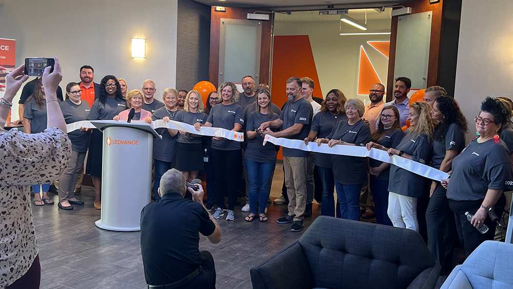 LEDVANCE-ribbon-cutting-lisa.jpg